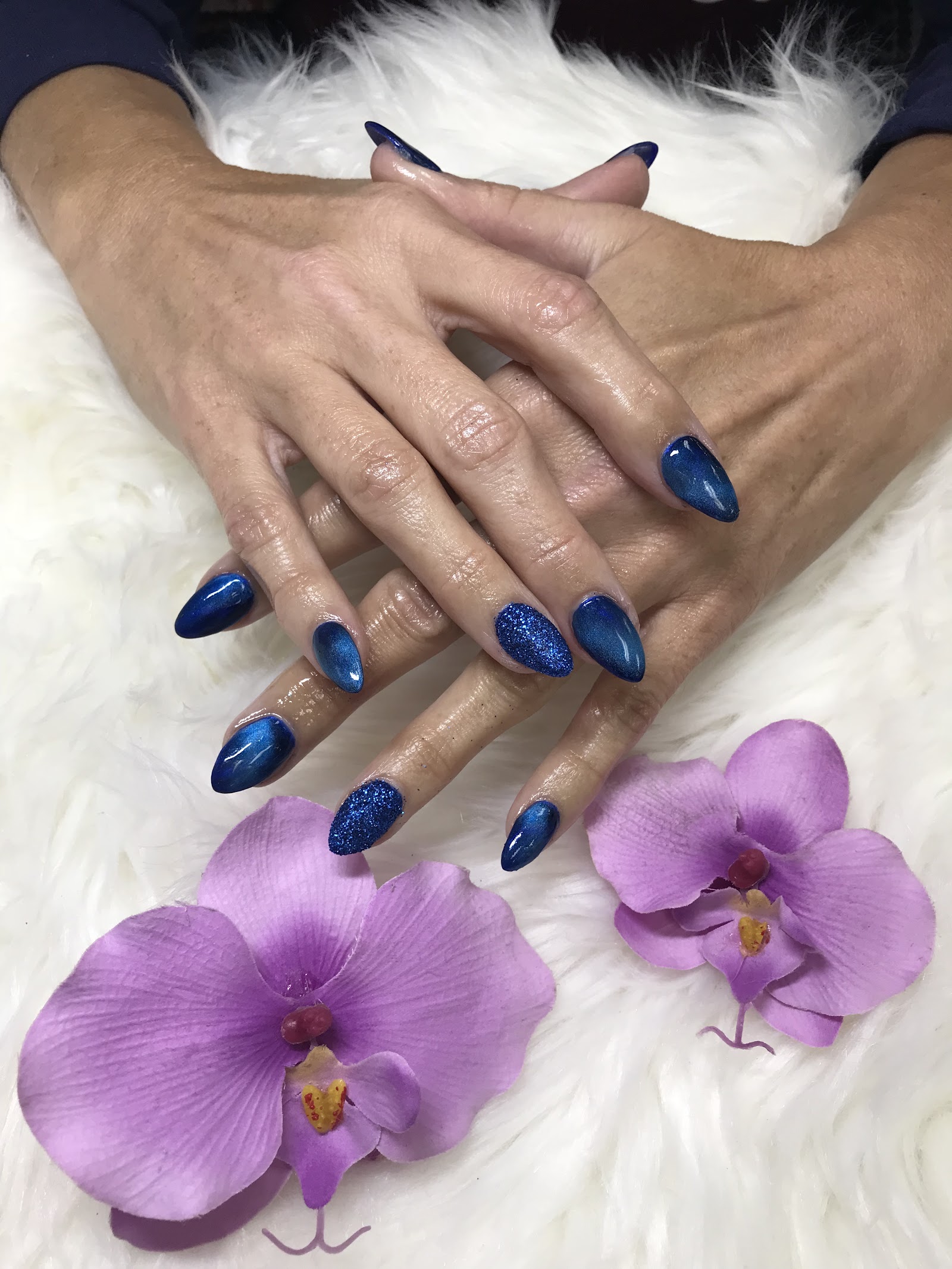 Da-Vi Nails logo
